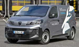 Szary Peugeot Expert 2.0 HDI, elektryczny van z napisem "ALLURE makes your business better".