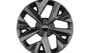 Ciemnoszara felga Kia Sportage GT Line z pięcioramiennym, geometrycznym wzorem i nowym logo Kia.