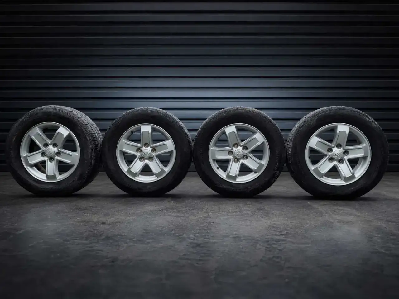 Cztery felgi aluminiowe do Kia Sportage GT Line, gotowe do montażu.