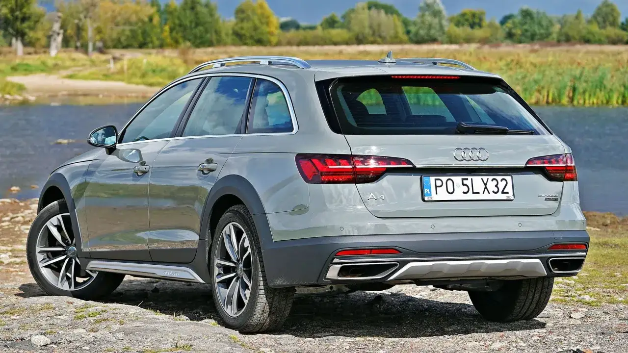 Szare Audi A4 Allroad quattro zaparkowane nad jeziorem. Poznaj audi a4 wymiary i możliwości tego wszechstronnego kombi.