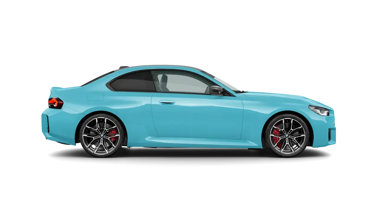Błękitne BMW M2 z czerwonymi zaciskami hamulcowymi. Sprawdź aktualną bmw m2 cena i konfigurację.