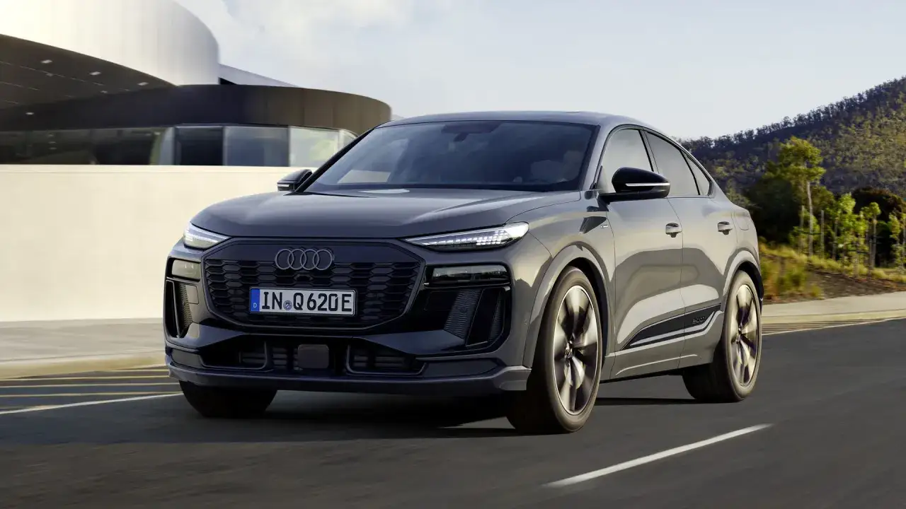 Elegancki Audi Q6 e-tron na drodze. Sprawdź aktualną audi q6 e-tron cenę i odkryj przyszłość motoryzacji.