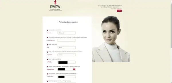 Formularz rejestracji pojazdu z polami do wpisania danych osobowych i wizerunkiem kobiety.